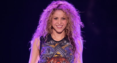 Uśmiechnięta Shakira uczy się surfingu pod okiem przystojnego instruktora. Już zapomniała o Pique?