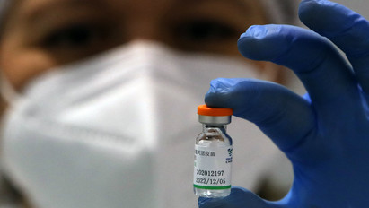 Már úton a magyar gép Kínába: ekkor érkezik az első Sinopharm-vakcinaszállítmány hazánkba