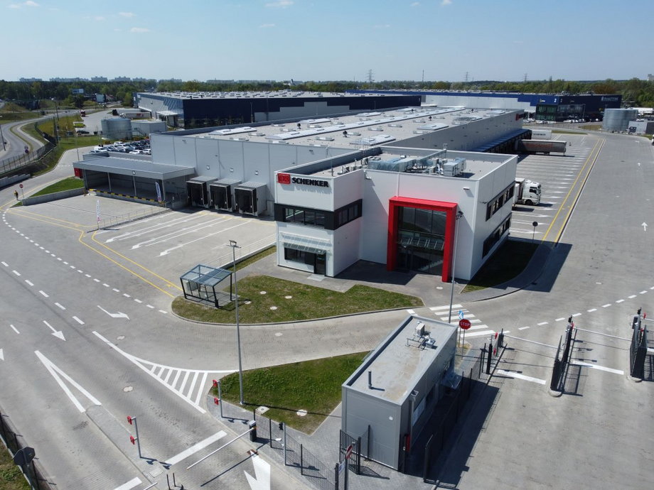 Nowy obiekt DB Schenker zlokalizowany jest w Toruniu, przy ul. Przelot 74 w strefie inwestycyjno-logistycznej Toruń Wschód.
