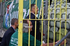 Prezydent Nawrocki na meczu Lechii. Kibice oddali mu hołd. 'Byłeś, jesteś, będziesz…'