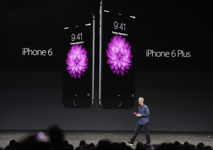 Ciekawostką związaną z iPhonem 6 Plus jest możliwość korzystania z horyzontalnego widoku aplikacji, co umożliwia pracę na dwóch oknach jednocześnie.