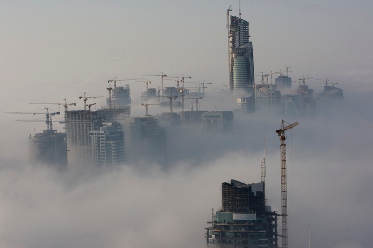 Gęsta mgła utrudnia życie mieszkańcom Dubaju