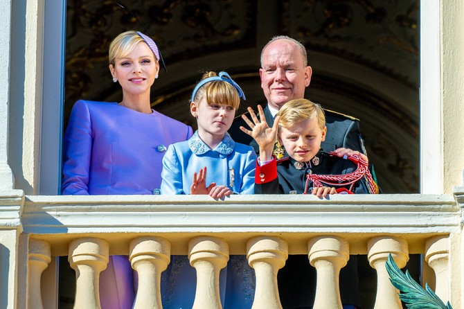 Princeza Šarlin i princ Albert sa svojim 9-godišnjim blizancima