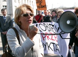 Lewica chce ułatwić gejom adopcje