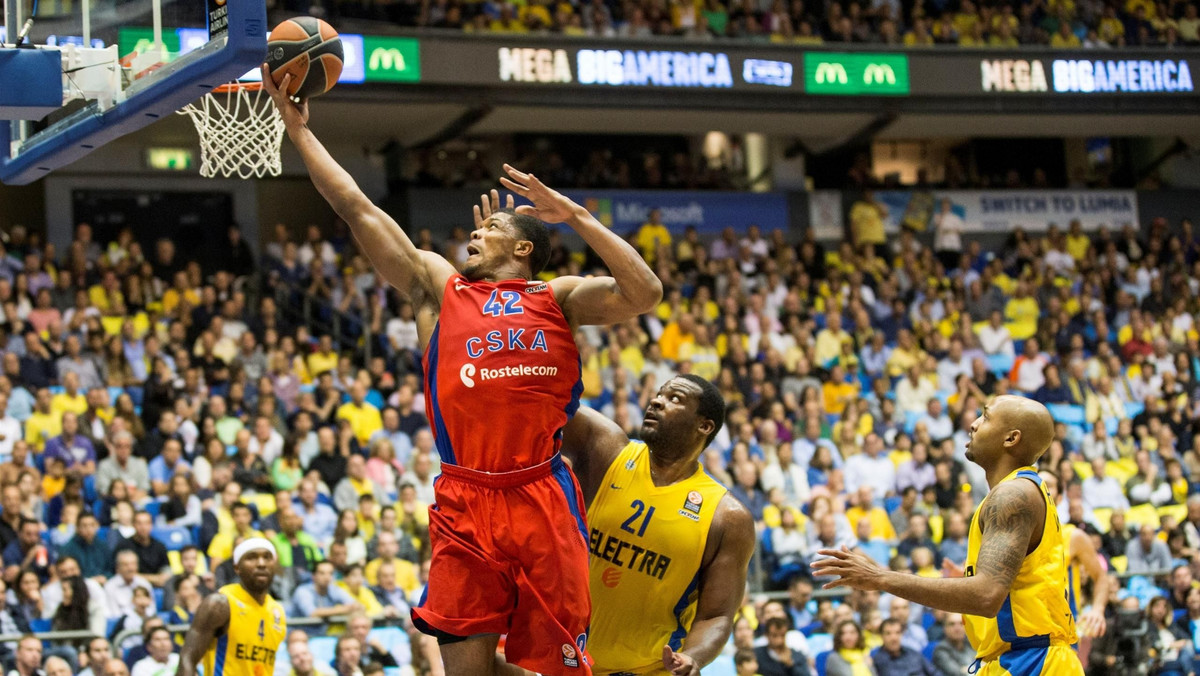 Dwukrotny zwycięzca Euroligi z CSKA Moskwa Kyle Hines został wybrany przez trenerów Euroligi najlepszym obrońcą tych rozgrywek. 29-letni amerykański silny skrzydłowy bądź środkowy gra w Europy od początku profesjonalnej kariery.