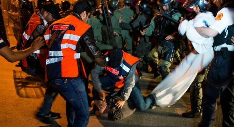 Moroccan police clash with protestors during a demonstration against corruption, repression and unemployment in the northern city of al-Hoceima on May 27, 2017