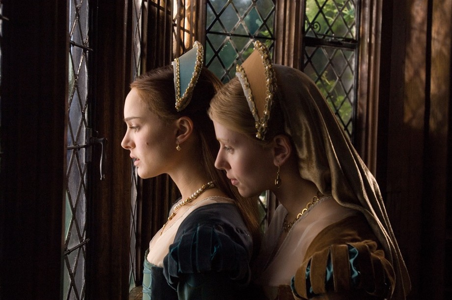 Natalie Portman jako Anne Boleyn i Scarlett Johansson jako Mary Boleyn