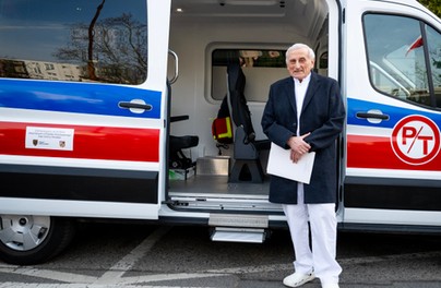 Ambulans dla szpitala przy Kamieńskiego. Inwestycja miasta i powiatu