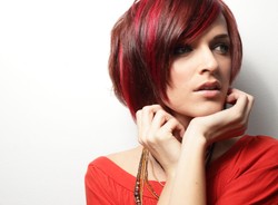 Okiem stylisty fryzur: to się nosi na głowie tej jesieni