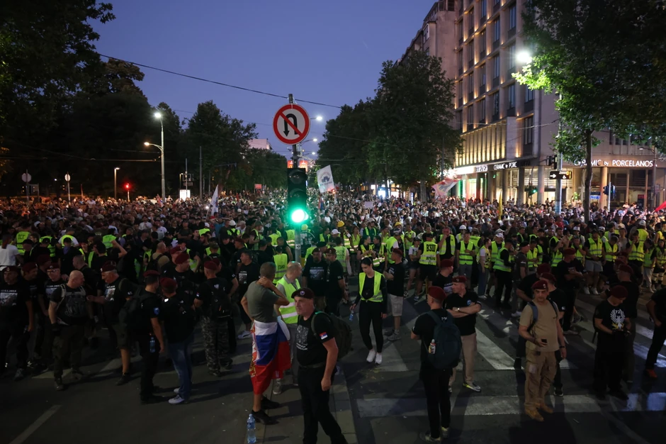 Okupljeni u Bulevaru kralja Aleksandra nedaleko od Pionirskog parka