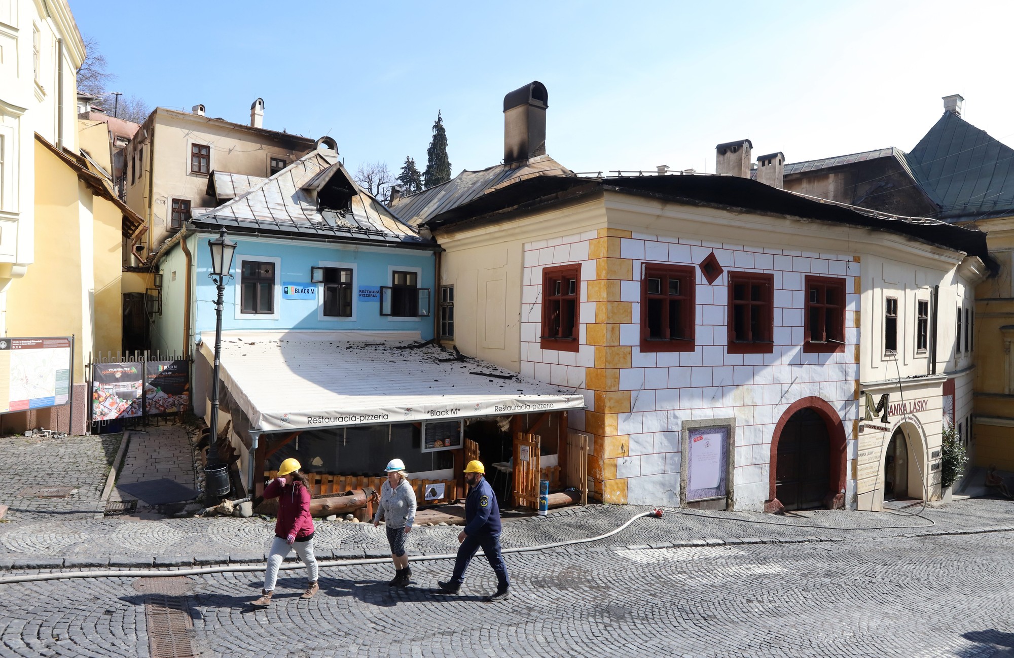 Situácia po požiari v historickom centre Banskej Štiavnice.