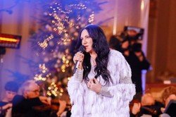 Kayah świątecznie pokazuje salon. Uważni fani wypatrzyli niepokojący szczegół [FOTO]