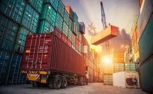 Powrót fabryk na Zachód i kontenery na tory? Pandemia wywróciła łańcuchy dostaw
