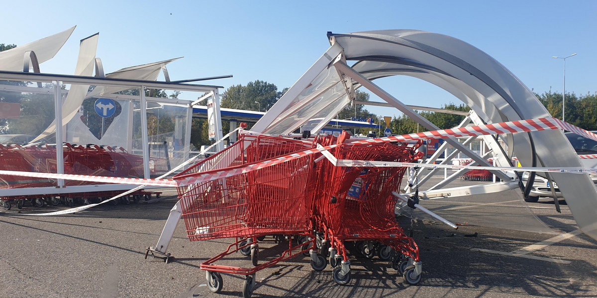 Chciała sobie przypomnieć, jak się prowadzi auto, a... zdemolowała parking