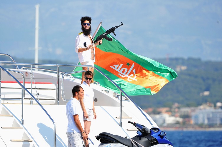 Mordercze show Sachy Barona Cohena w Cannes