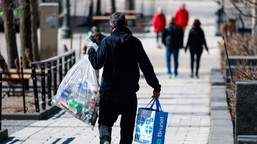 butelkomaty odrzucają, kaucja przepada. polacy przyszli po 50 groszy, zostali z torbą śmieci lidl biedronka kaufland