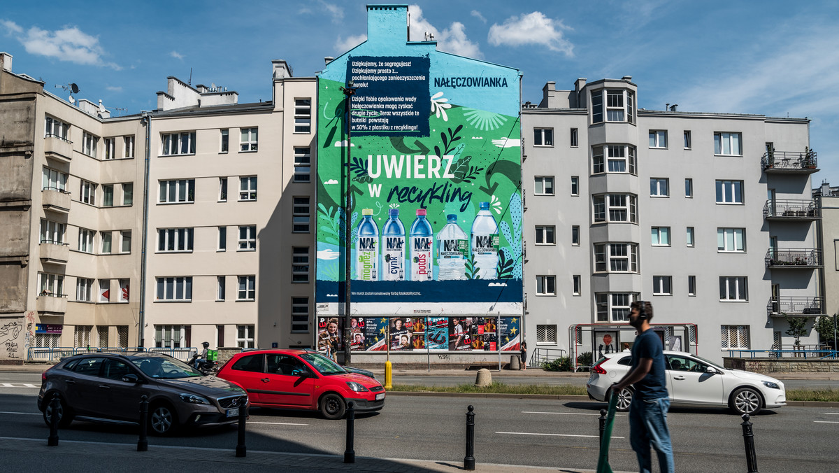 Świadomość konsumentów dotycząca ekologii nieustannie rośnie. Zwracamy na przykład uwagę na to, czy opakowanie produktu nadaje się do recyklingu lub z niego pochodzi. Takie zmiany postaw szczególnie cieszą producentów, dla których ochrona środowiska stanowi priorytet i którzy podejmują w tym zakresie różnorodne działania.