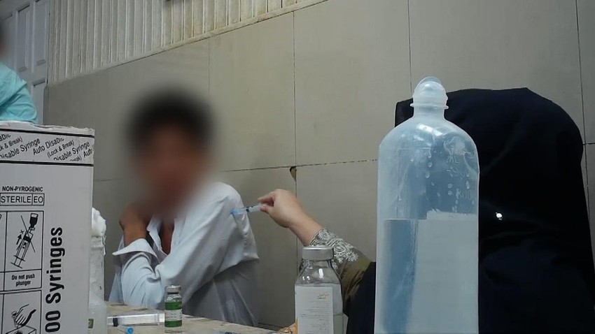 Snimali smo osoblje koje nije nosilo rukavice i davalo je injekcije pacijentima kroz odeću | Foto: BBC