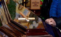 Zamieszanie z kartami zgonu utrudnia załatwienie formalności. Bliscy osób zmarłych mają problemy m.in. z wypłatą ubezpieczeń