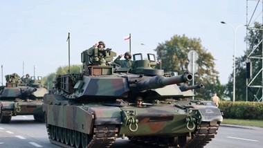 politico o polskim zbrojeniu: przestarzałe zakłady i długie terminy pr