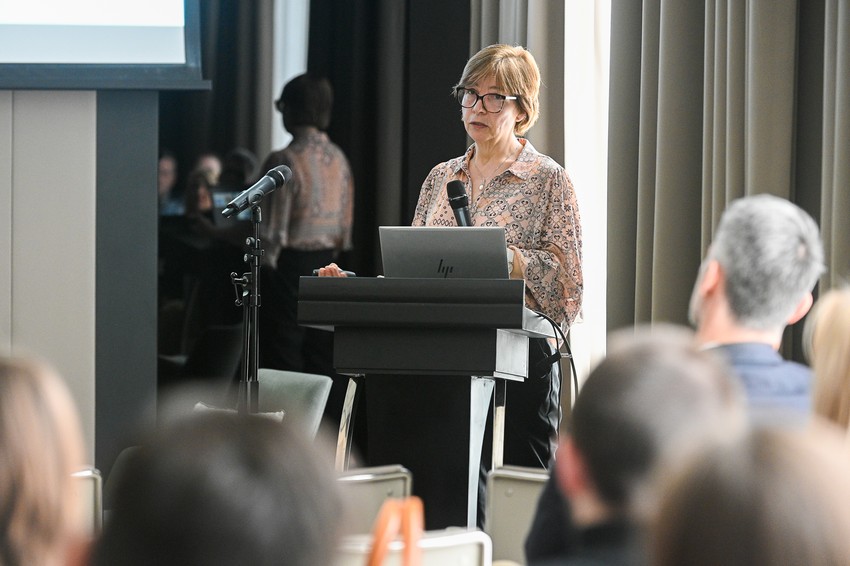 Prof. dr Claire Harrison