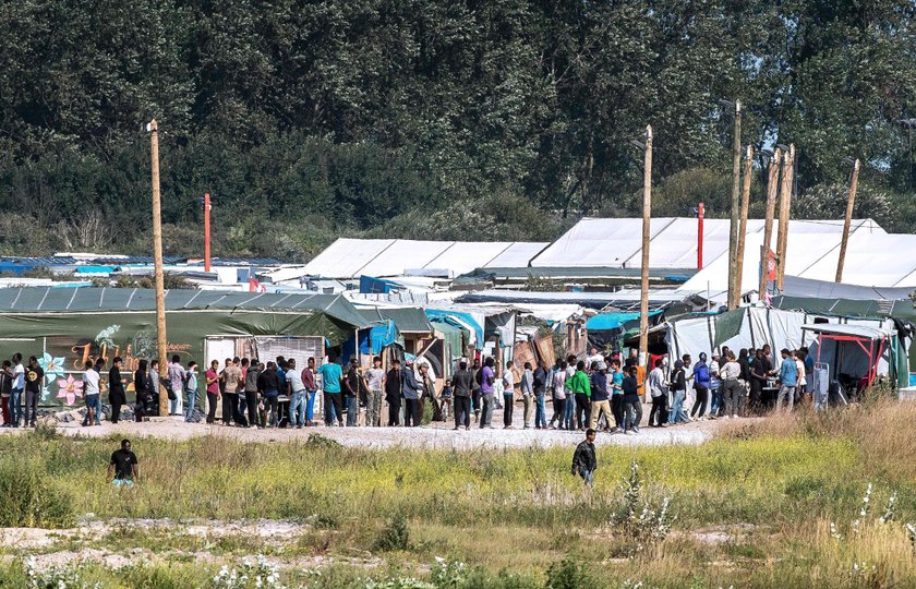 Francja zlikwiduje obóz w Calais