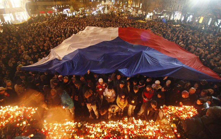 Premier się wpisał do księgi kondolencyjnej