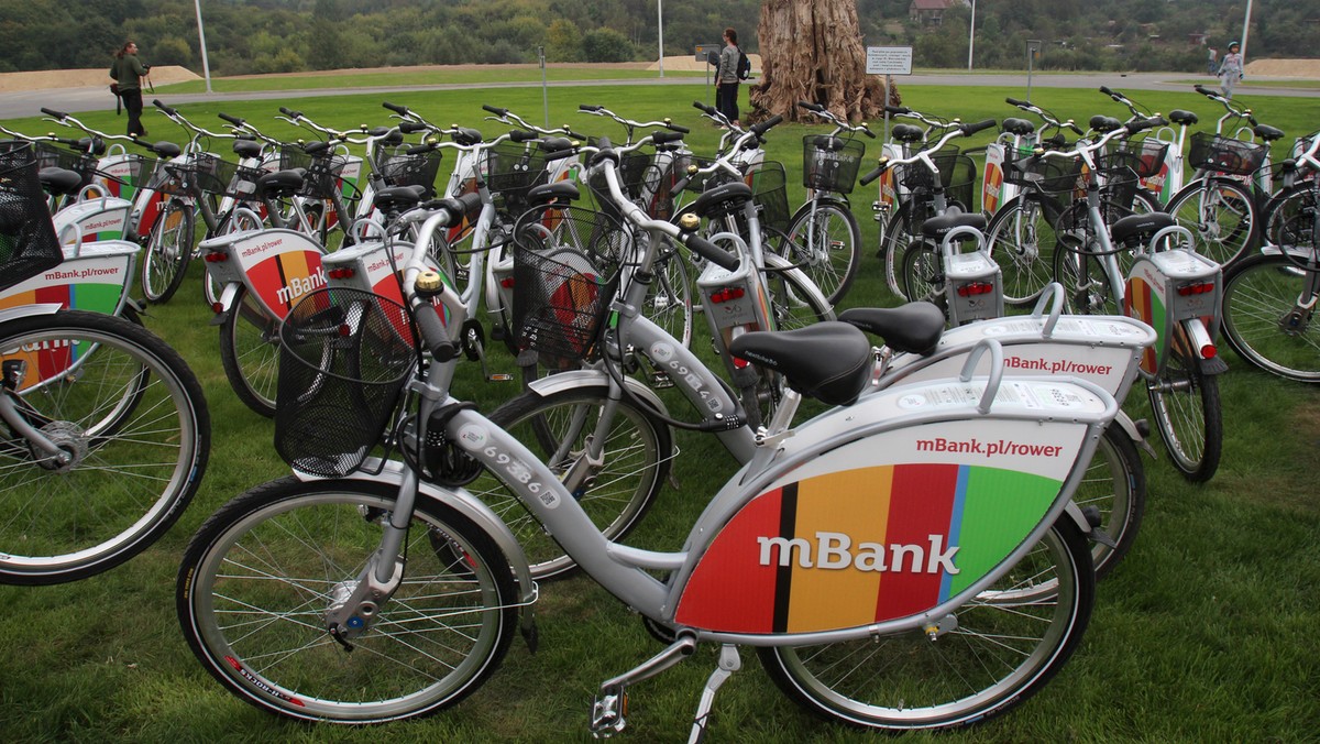 Co piąty mieszkaniec Lublina korzysta z Lubelskiego Roweru Miejskiego. Ostatnie dane pokazują, że lublinianie pokochali jazdę na rowerze. Wynik 60 tys. zarejestrowanych użytkowników sprawia, że Lublin pod tym względem plasuje na trzecim miejscu w Polsce.