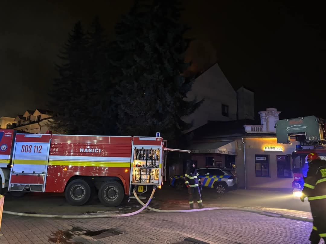 Hasiči mali ručnú noc.