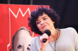 Katarzyna Grochola nagle trafiła do szpitala, miała operację. "Najedliśmy się strachu"