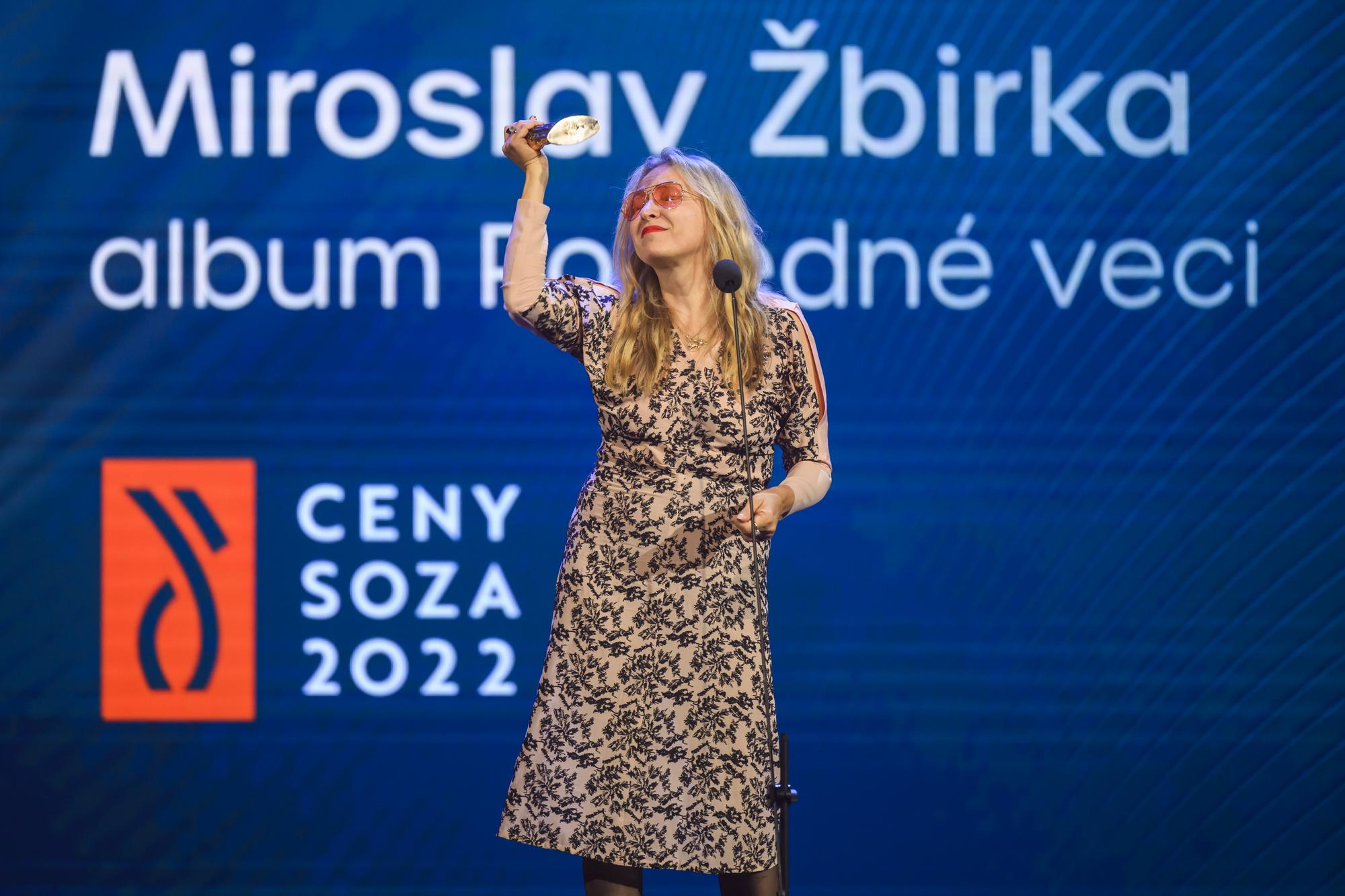 Galavečer cien SOZA za rok 2022 - Katka Žbirková, manželka Miroslava Žbirku.