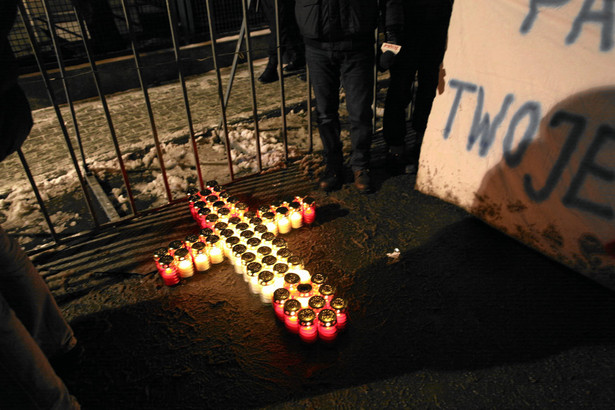 Demonstracja przed domem Jaruzelskiego. "Domagamy się rozliczenia oprawców"