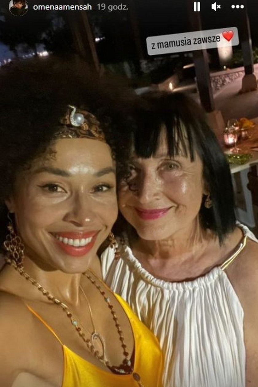 Omenaa Mensah pochwaliła się zdjęciem ze swoją mamą Izabelą, która uczestniczyła w jej drugim ślubie na Bali.
