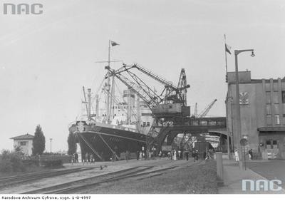 Załadunek towarów w gdyńskim porcie