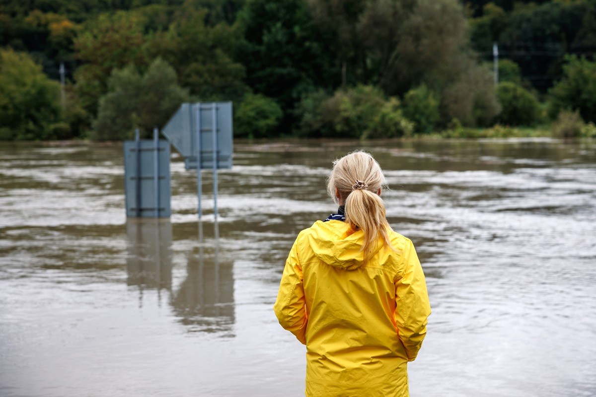 2024 był najgorętszym rokiem w historii i pierwszym, w którym średnia globalna temperatura przekroczyła o 1,5 stopnia Celsjusza poziom z okresu przedindustrialnego. To zwiększa prawdopodobieństwo powodzi. Jak ta, z którą mierzyliśmy się w Polsce