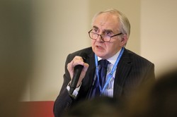 Jak rząd walczy z epidemią? Prof. Zembala: Nie uderzajmy się po twarzy siekierą [WIDEO]