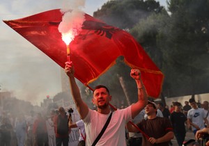 Protest u Tirani zbog izgradnje odmarališta u zaštićenom području 6. juna
