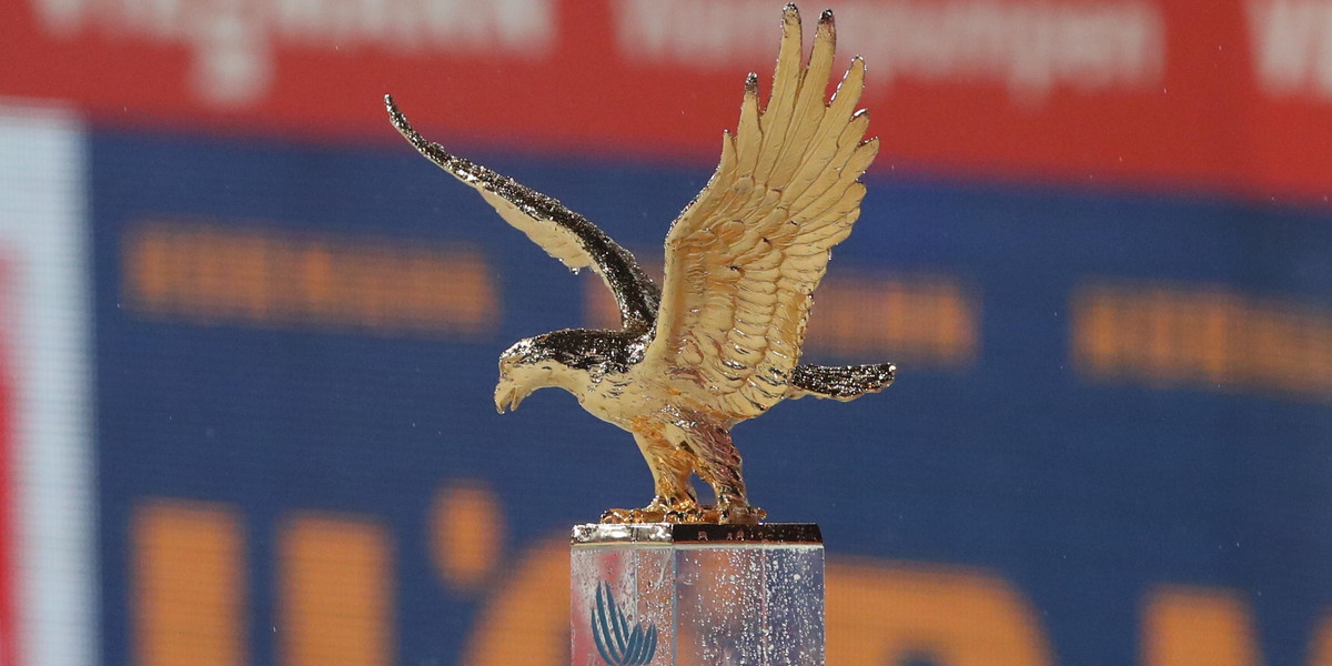 Nagrodą za wygranie Turnieju Czterech Skoczni od ponad 20 lat jest charakterystyczny Złoty Orzeł. Do tego jest dokładany ogromny czek. 