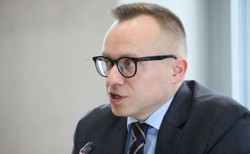 Soboń: Likwidujemy to, co kontrowersyjne