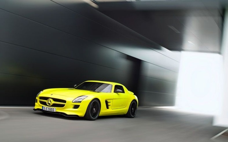 Mercedes SLS AMG E-Cell ma cztery silniki i dwie skrzynie biegów