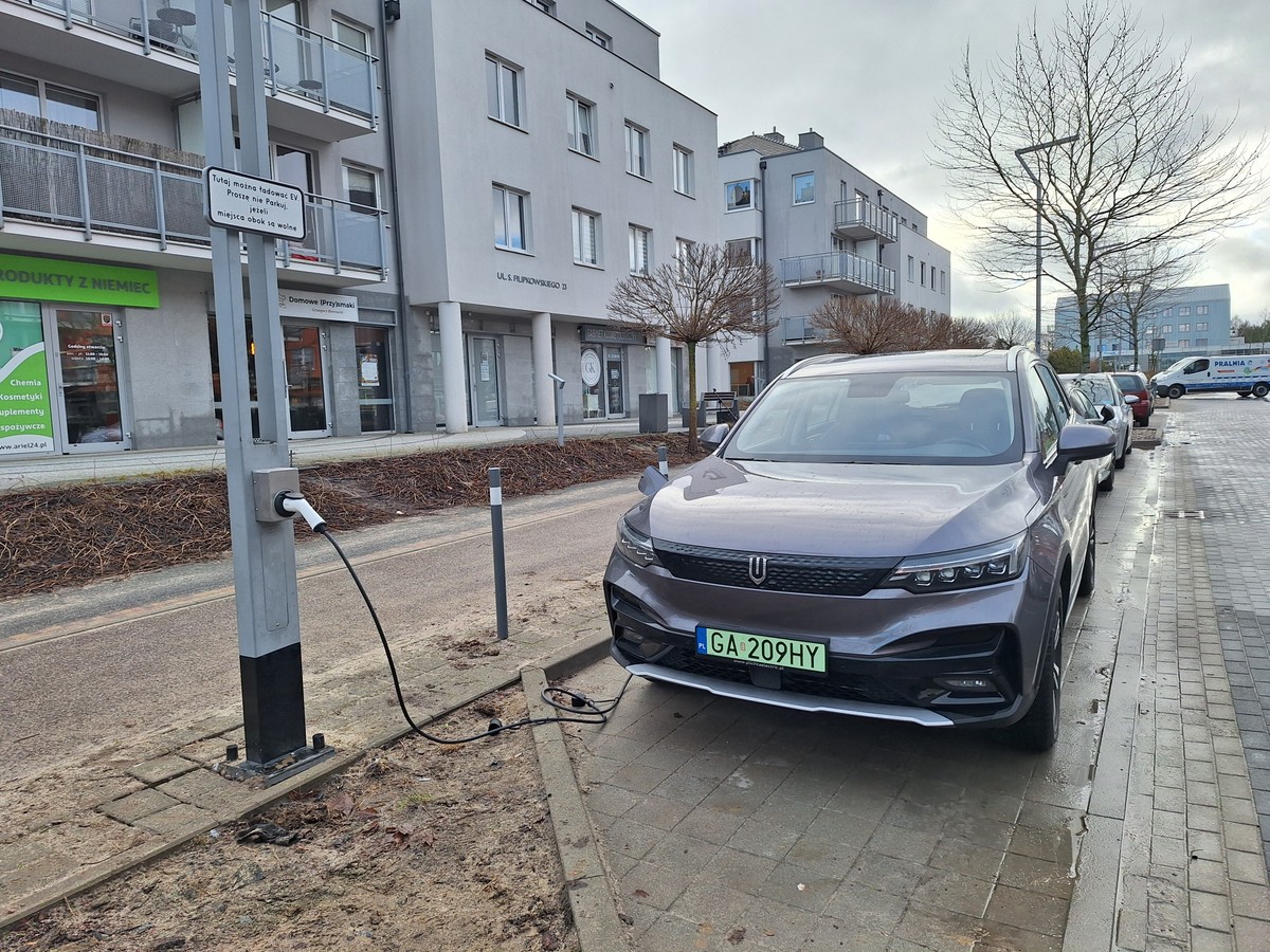 Zarządcy bloków dostaną jasne terminy. Przełom w sprawie ładowarek dla elektryków