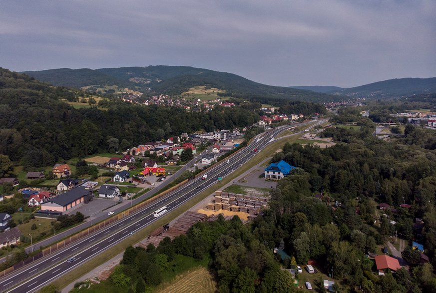 Pcim przecina nowoczesna dwupasmówka