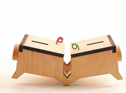 Zaangażowane stoły i świnki skarbonki