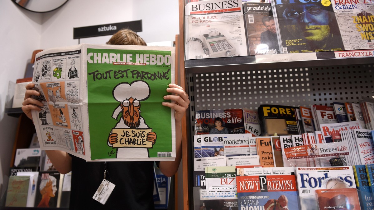 Sprzedaż historycznego, wydanego tydzień po zamachu na redakcję,numeru francuskiego "Charlie Hebdo", z karykaturą Mahometa na okładce, przekroczy 7 milionów egzemplarzy; trwa dodruk - poinformował dystrybutor satyrycznego tygodnika.