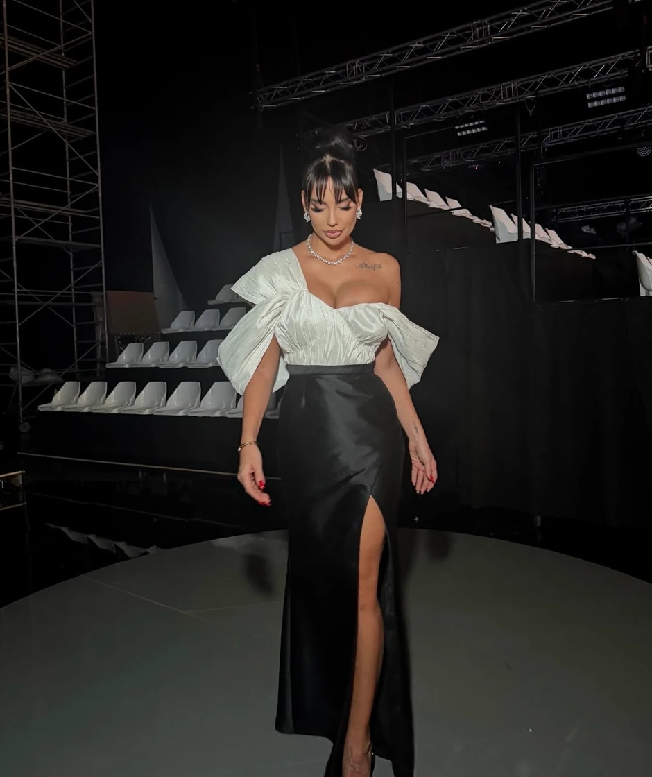 Katarina Grujić pokazala dekolte