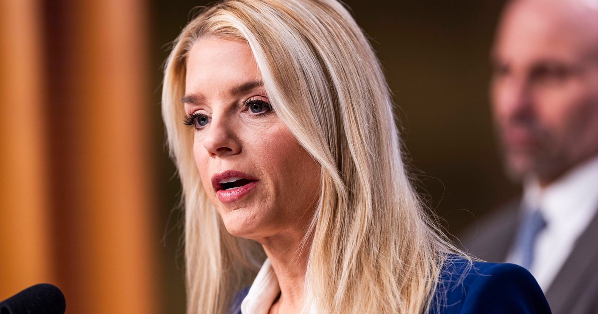 "Tykająca bomba" w Białym Domu. Pam Bondi może poważnie zaszkodzić Trumpowi