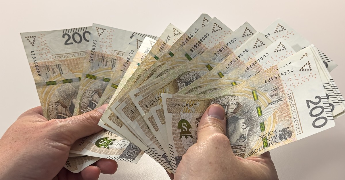 Najnowszy hit? Tak Polacy ratują teraz przed inflacją swoje oszczędności. To lepsze i pewniejsze niż lokata w banku?