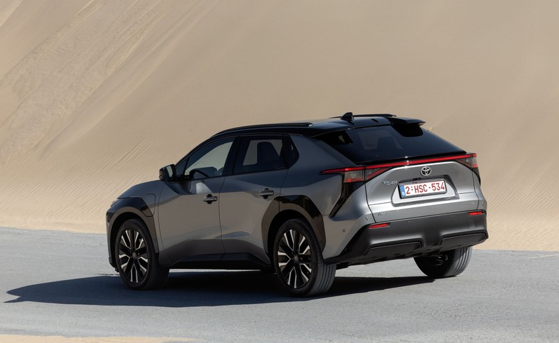 Nowa Toyota bZ4X AWD