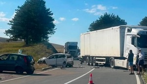 Sudar kamiona i dva automobila kod Zlatibora
