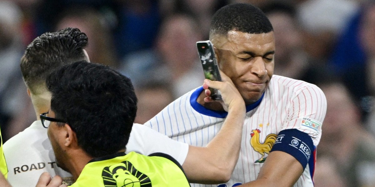 Kylian Mbappe chciał dobrze, a skończyło się małym dramatem. 